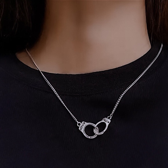 🔴𝟭𝟬/$𝟮𝟱🔴NEW Silver Handcuffs Charm Necklace - Picture 7 of 11